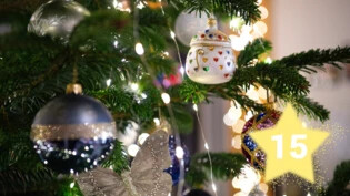 Ein weihnachtlich geschmückter Weihnachtsbaum in Chur: Jede Kultur hat ihre eigenen Weihnachtsbräuche.