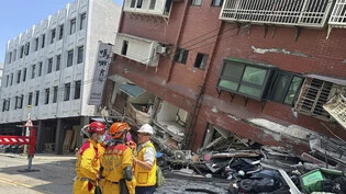 HANDOUT - Im Osten Taiwans brachen bei einem Erdbeben zahlreiche Häuser zusammen. Mehrere Menschen starben, viele wurden verletzt. Foto: Uncredited/National Fire Agency/AP/dpa - ACHTUNG: Nur zur redaktionellen Verwendung und nur mit vollständiger Nennung…