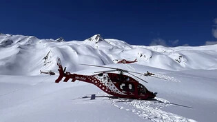 Sieben Helikopter von Air-Glaciers, Air Zermatt und Rega standen bei der Rettungsaktion im Einsatz.