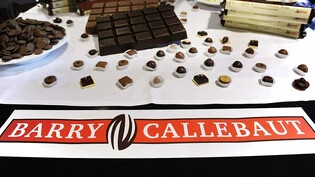 Barry Callebaut hat im ersten Halbjahr seines Geschäftsjahres (per Ende Februar 2024) mehr Schokolade verkauft. Damit trotzte das Unternehmen dem Schokoladenmarkt, der insgesamt weniger absetzte. Der Gewinn tauchte allerdings. (Archivbild)