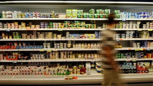 Gesunkene Nahrungsmittel- und Energiepreise haben die Inflation in Deutschland im März auf den niedrigsten Stand seit rund drei Jahren gedrückt. Die Konsumentenpreise lagen im März um 2,2 Prozent über dem Niveau des Vorjahresmonats. (Symbolbild)
