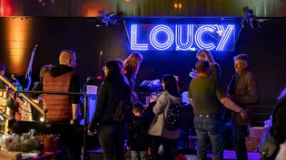 Besondere Stimmung: Der Nachtflohmarkt findet im «Loucy» in einer lockeren «Klubatmosphäre»  mit Musik und Barbetrieb statt – hier ein Bild aus den vergangenen Jahren. 