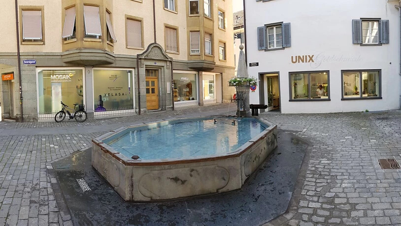Der Alien-Brunnen steht in der Nähe von Gigers Geburtshaus auf dem zu seinen Ehren umbenannten Gigerplatz in der Churer Altstadt.