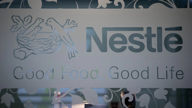 Der Nahrungsmittelkonzern Nestlé nimmt derzeit seine Produktnamen unter die Lupe. Nicht mehr zeitgemässe Namen sollen ersetzt werden. (Archivbild)