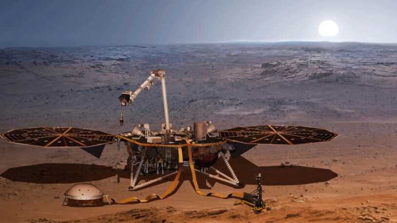 Der Lander der InSight-Marsmission, der seit November 2018 mit diversen Geräten Messungen vornimmt, die Aufschluss über die Entstehung des Roten Planeten geben soll. Das wichtigste ist der Seismometer (unterer linker Bildrand), dessen gesammelte Daten…