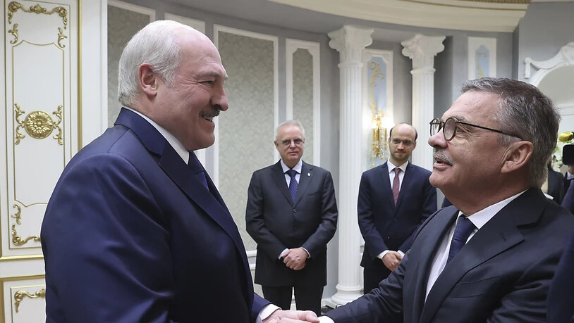 Das Bild, das als letzter Eindruck haften bleibt: René Fasel im Januar mit dem belarussischen Diktator Alexander Lukaschenko