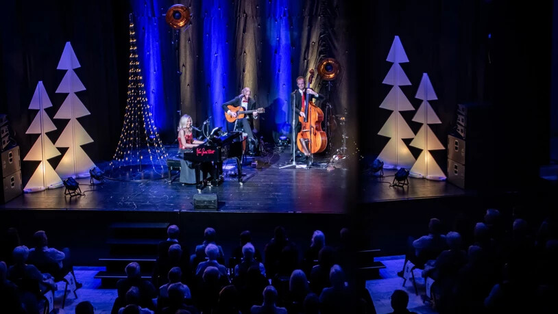 Am Mittwoch 14. Dezember 2022 gab es im Titthof in Chur ein Konzert von Marie Louise Werth & Band. Sie sind auf der Weihnachtstournee «Nadal». Wunderbare Bühnenstimmungen mit schönen Balladen entzückten die zahlreichen Zuschauer.