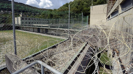 Keine freien Plätze mehr: Das Tessiner Gefängnis La Stampa bei Lugano ist voll. Archivbild