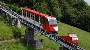 In die Jahre gekommen: Bei der Braunwaldbahn werden Anlagenteile erneuert und die Infrastruktur angepasst 
