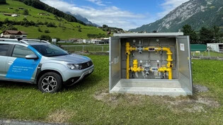 Gas wird günstiger: Das Erdgas-Biogas-Gemisch fliesst durch eine Erdgasstation in Mitlödi zu den Verbrauchern.