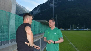 Trainer Fabio Digenti (rechts) unterhält sich mit Jan Hauer.