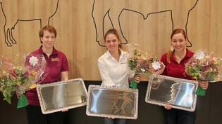 Die Beste im Land: Nicole Geisser (Mitte) wird in St. Gallen dreifache Schweizer Meisterin im Fleischplattenlegen.
