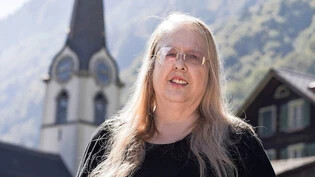 Sie betrachtet die reformierte Kirche in Luchsingen als Lärmquelle: Anwohnerin Silvia Christen setzt sich über eine neu gegründete Interessengemeinschaft Nachtruhe dafür ein, dass die Glocken von 22 bis 7 Uhr nicht mehr läuten dürfen.