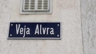 Veja Alvra heisst seit dem 1. Dezember die Strasse, die mitten durch Bergün bergwärts Richtung Albulapass bzw. hinunter Richtung Filisur führt.