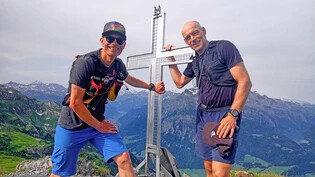 Irgendwie am Ziel, irgendwie auch nicht: Lukas Dürst (links) und Oliver Amann bei einer ihrer Besteigungen des Fronalpstocks.