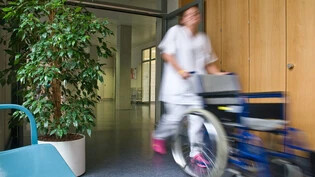 Oft sehr im Schuss: Auch im Kantonsspital Glarus führt der Mangel an Pflegekräften zu Spannungen.