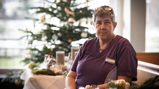 Bereit für die Besuchenden: Therese Schweizer vom Alterszentrum Bruggli in Netstal freut sich auf Menschen, die den Weihnachtsabend nicht alleine unter dem Christbaum verbringen wollen.