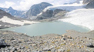 Rund zwei Fussballfelder: Der grösste Gletschersee beim Claridenfirn liegt auf 2600 Meter über Meer und hat das Potenzial, noch grösser zu werden.