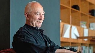 Architekt Peter Zumthor feiert am 26. April seinen 80. Geburtstag. Fotografiert wurde er in seinem Haus in Haldenstein anlässlich eines Interviews mit Valerio Gerstlauer.