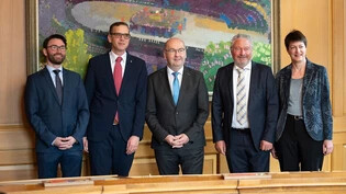 Das ist der neue Glarner Regierungsrat: Thomas Tschudi (von links), Markus Heer, Kaspar Becker, Andrea Bettiga und Marianne Lienhard regieren ab dem 6. Mai mit zum Teil neu verteilten Aufgaben.